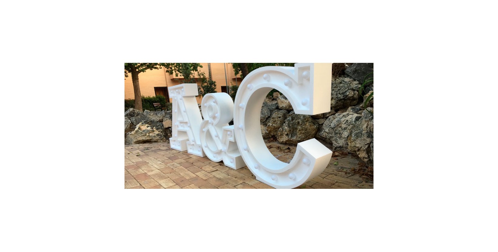 Letras Gigantes Iluminación Bombillas  Letras gigantes para bodas, Letras  grandes para boda, Iniciales de boda