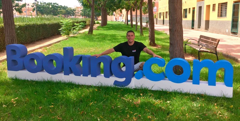 Letras de Corcho Booking