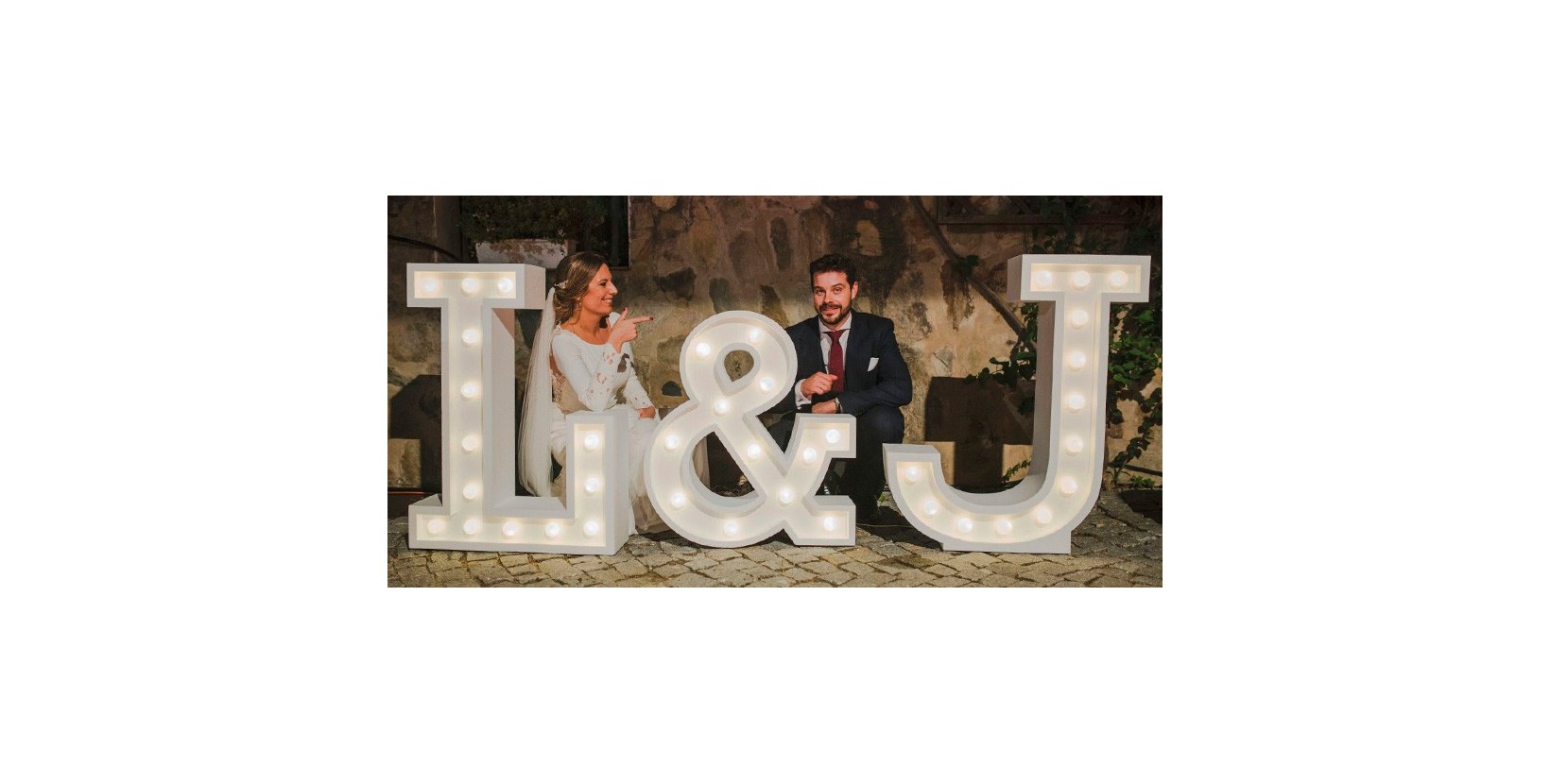 Letras Gigantes Iluminación Bombillas  Letras gigantes para bodas, Letras  grandes para boda, Iniciales de boda