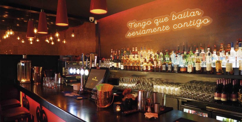 Neón 'Tengo que bailar seriamente contigo'