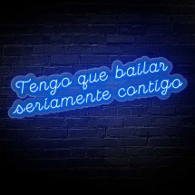 Neón 'Tengo que bailar seriamente contigo'