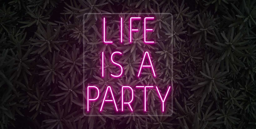Neón LIFE IS A PARTY