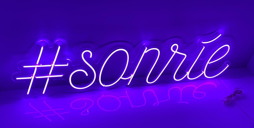 Neon Sonrie