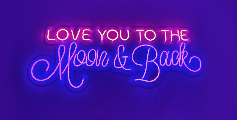 Neón I love you to the moon & back