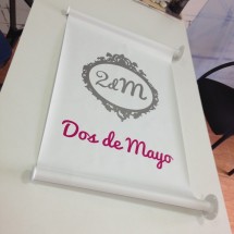 banderola de lona con m&aacute;stiles