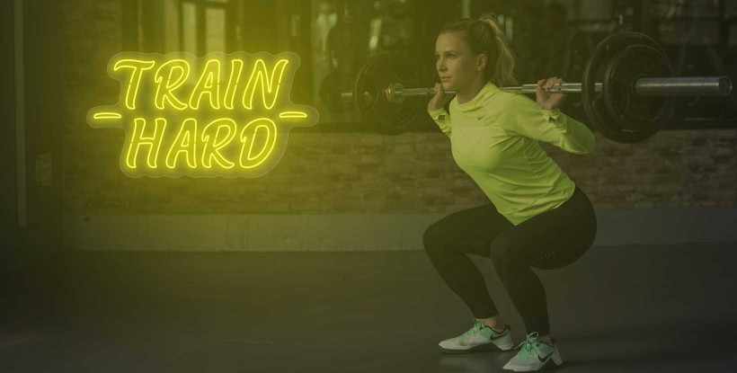 Neón 'TRAIN HARD'