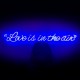 Letras de neón azul