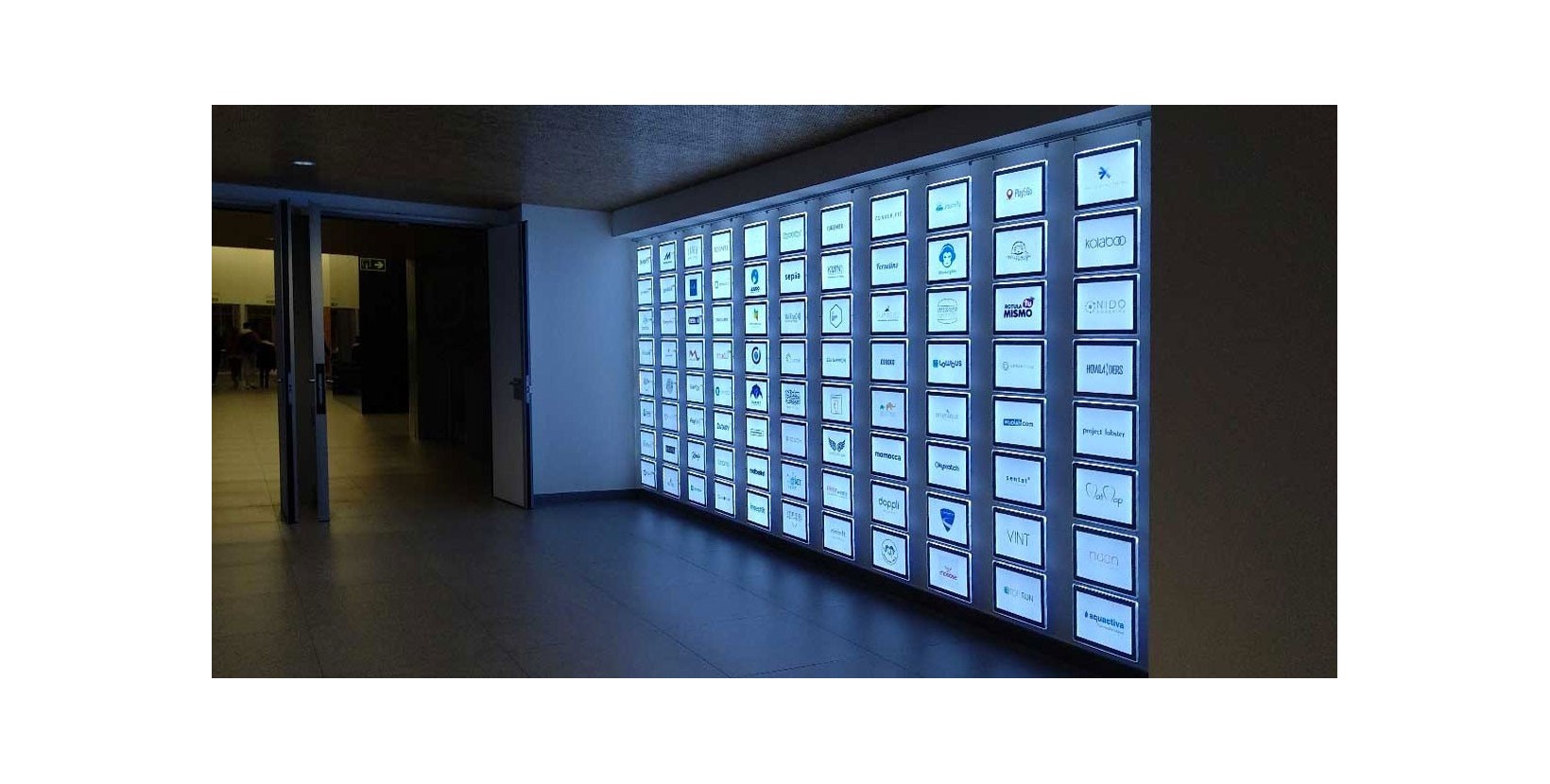 Escaparate led para inmobiliaria.