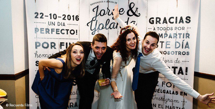 photocall-boda-madera-rustico-blanco