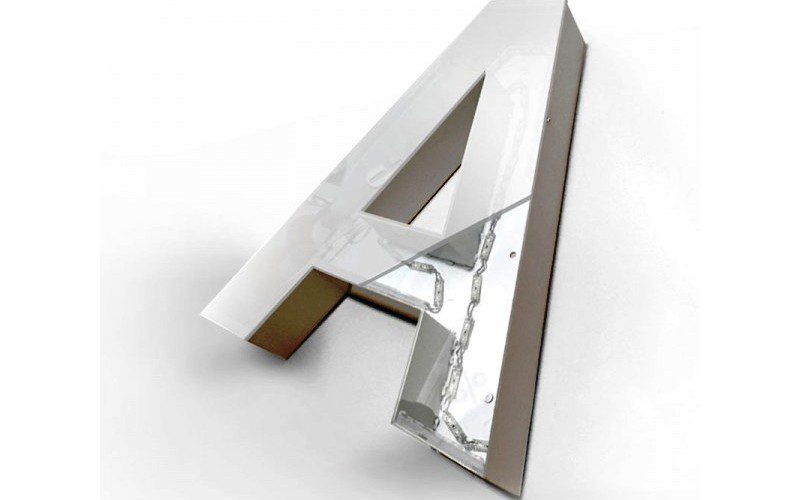 letras-corporeas-luz-frontal