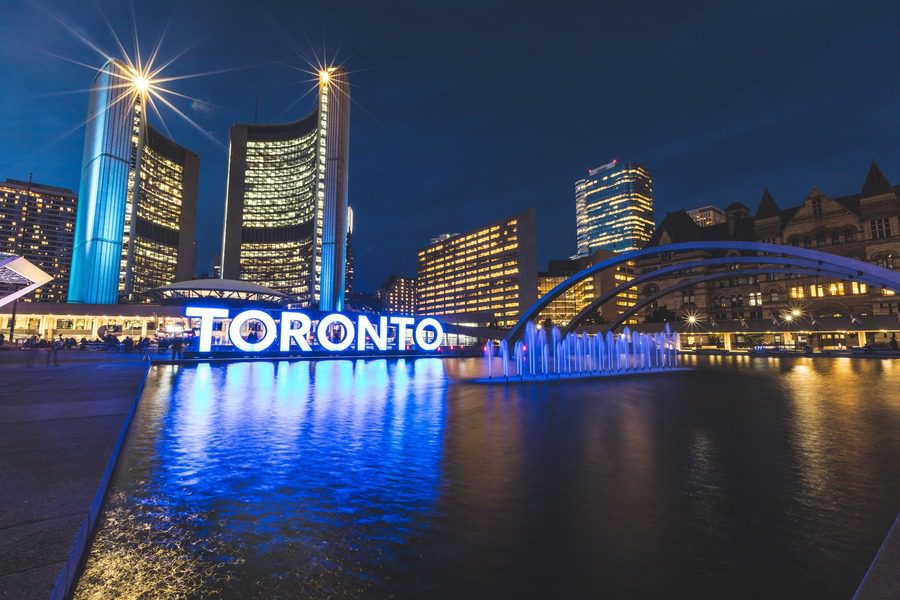 Letras gigantes ciudad Toronto