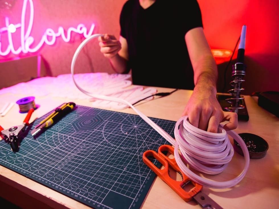 La evolución de los neones: ¿Qué es el neón de segunda generación?